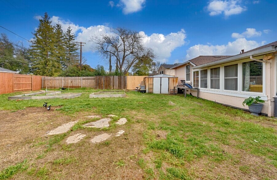 Building Photo - 4205 Lyle St