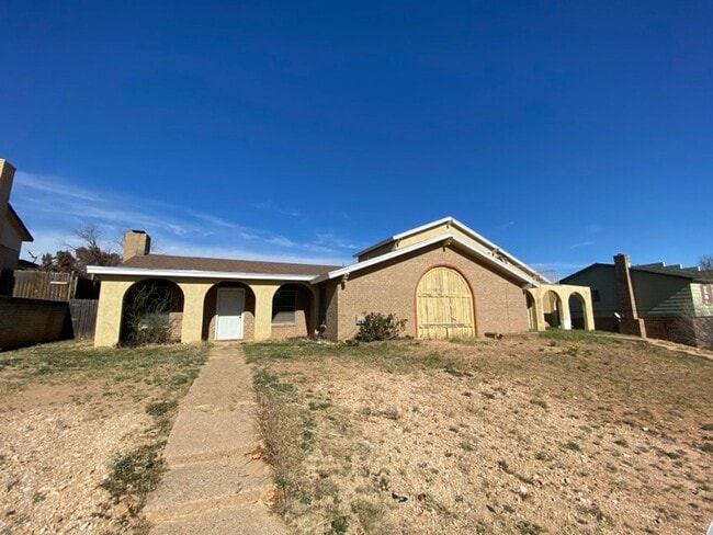 Building Photo - SPACIOUS & CUTE 2 bedroom 2 bath townhouse off Sunset Dr COMING SOON!