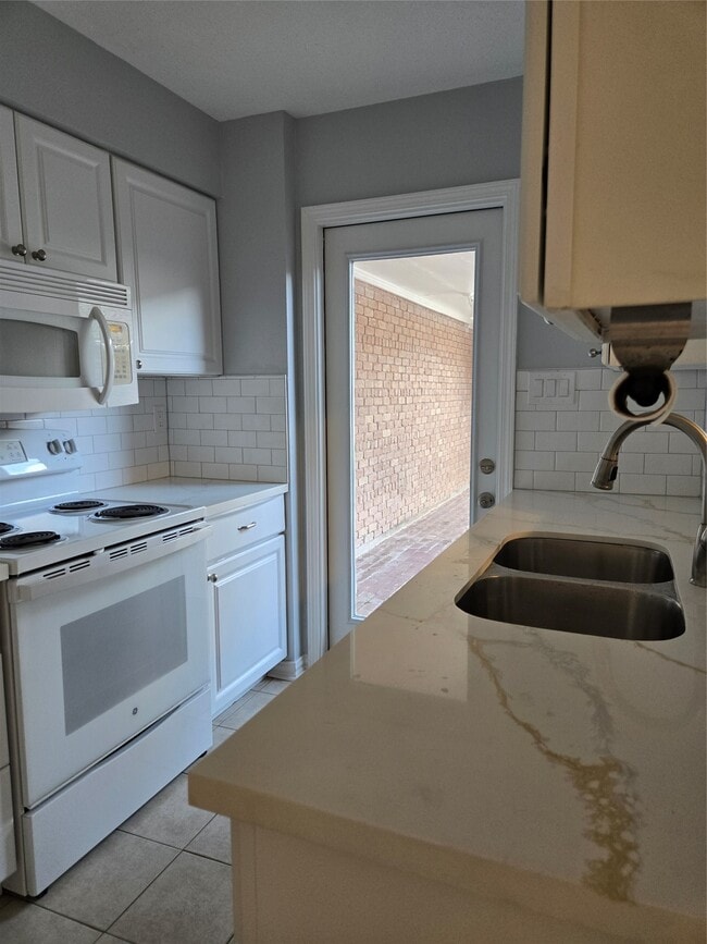 Building Photo - 1503 Ramada Dr