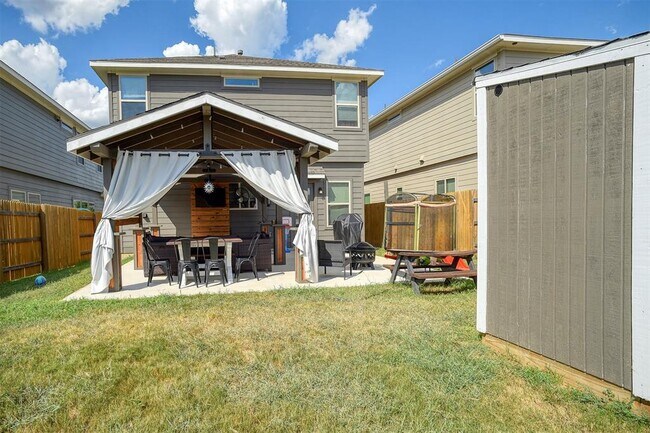 Building Photo - 205 Driftwood Ln