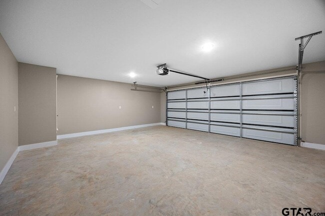 Building Photo - 437 Tara Lane