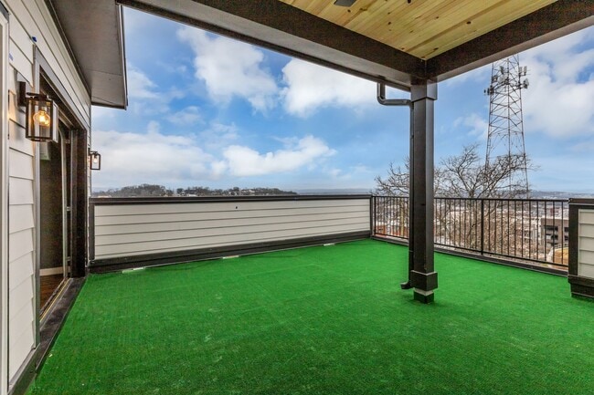 Building Photo - 418 37th Ave N