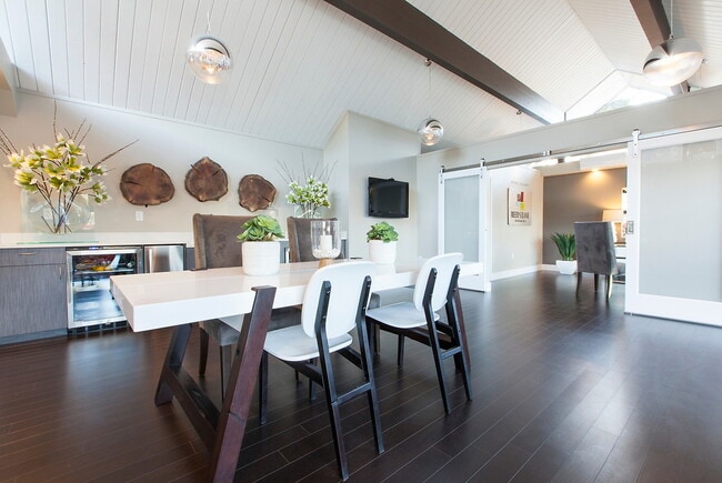 Building Photo - Reed Square