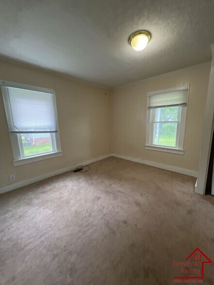 Building Photo - 117 N Main St