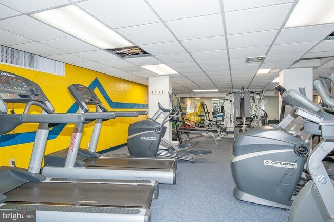 Building Photo - 4501 Arlington Blvd