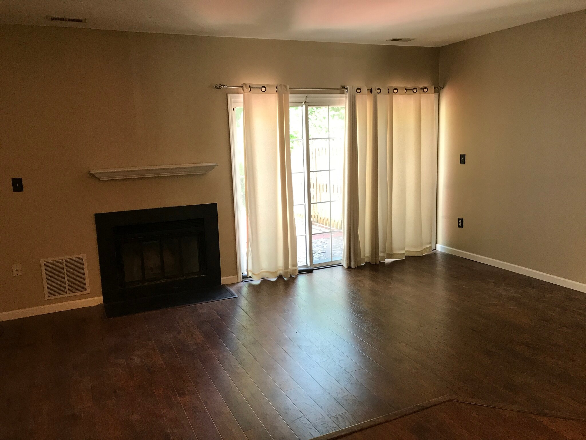 Living/Family Room - 1005 Hemlock Ct
