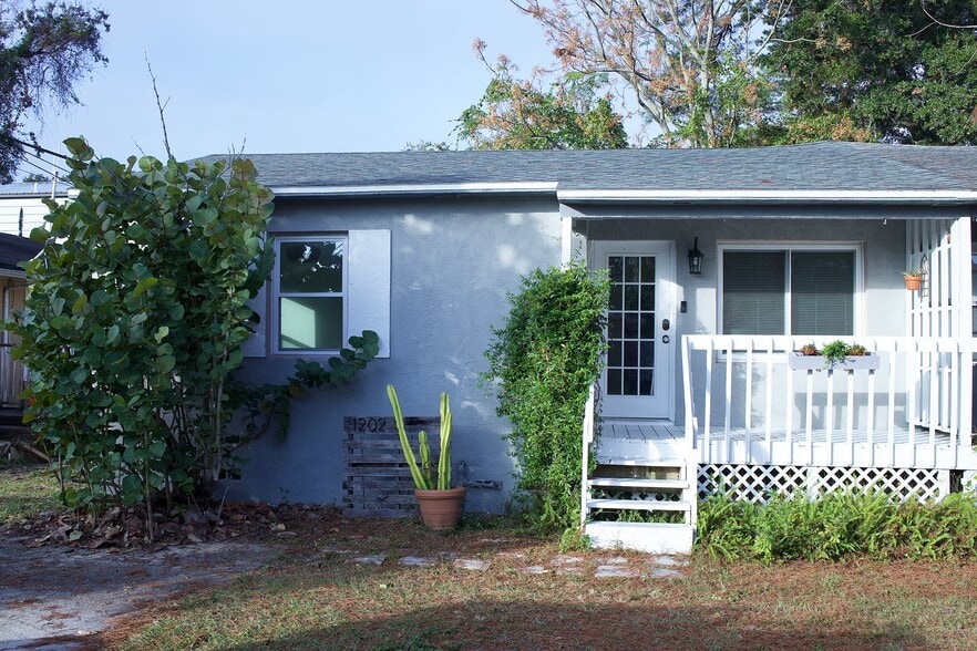 Front of the House - 1202 Hibiscus St