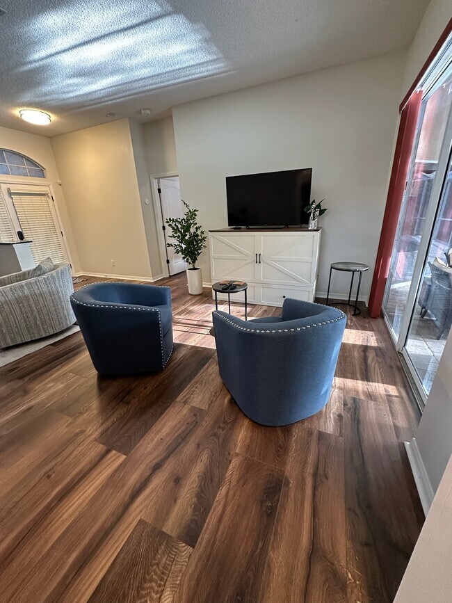 Building Photo - 8960 Huntington Pointe Dr