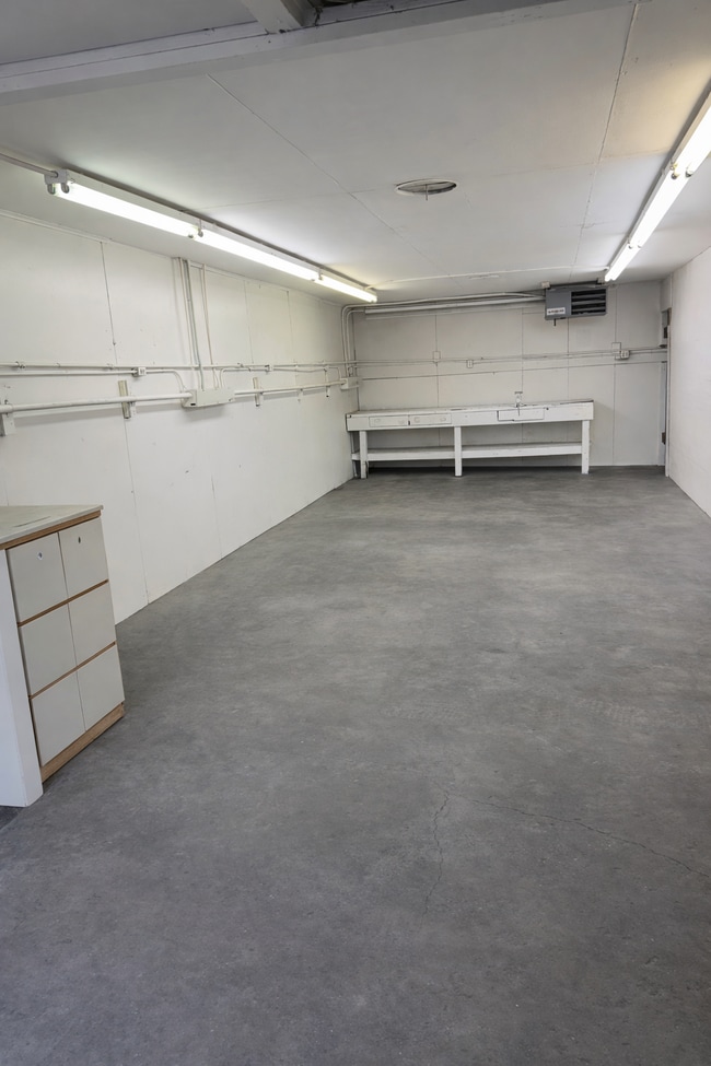 Building Photo - 1117 E Alder St