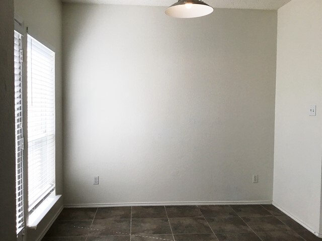Building Photo - 1701 Oak Bend Ln
