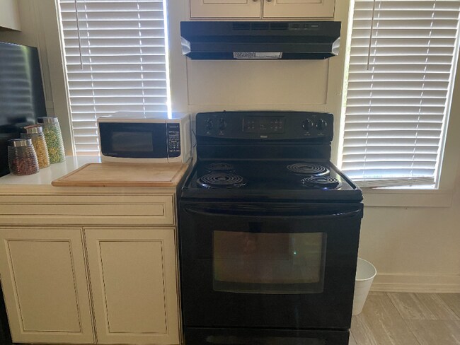 Building Photo - 1563 Willis St