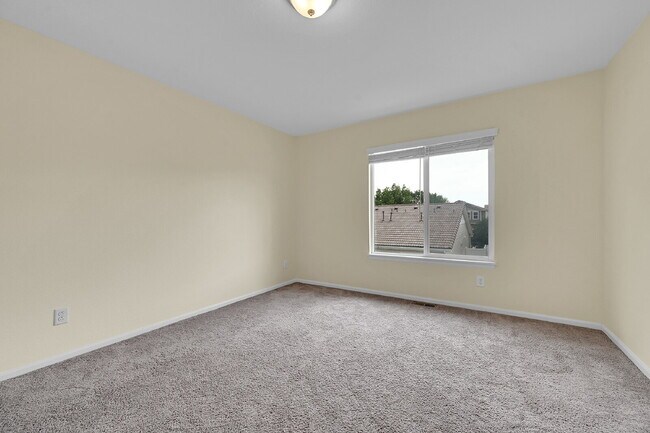 Building Photo - $2,695.00, 3 bed, 2.5 bath located in Denver.