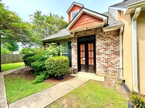 Building Photo - 9304 Pine Cone Ct