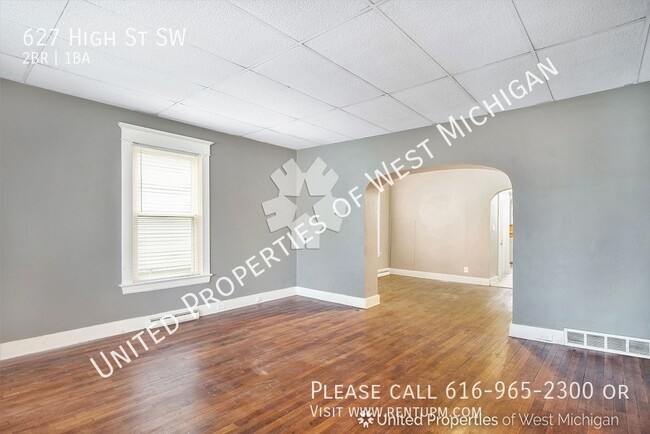 Building Photo - Available Now |2 Bed 1 Bath Lower Level Ap...