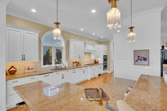 Building Photo - 619 Beacon Blvd