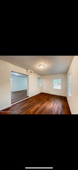 Building Photo - 1122 W 31st St