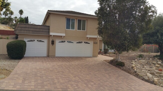 Building Photo - Beautiful Bonita Home, 4 Bedrooms, 2.5 Baths, 3 Car Garage, Pool!
