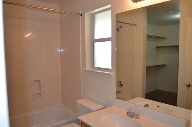 Building Photo - 318 Elbert Ln
