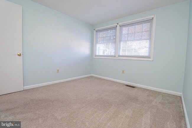 Building Photo - 1738 Farmington Ct