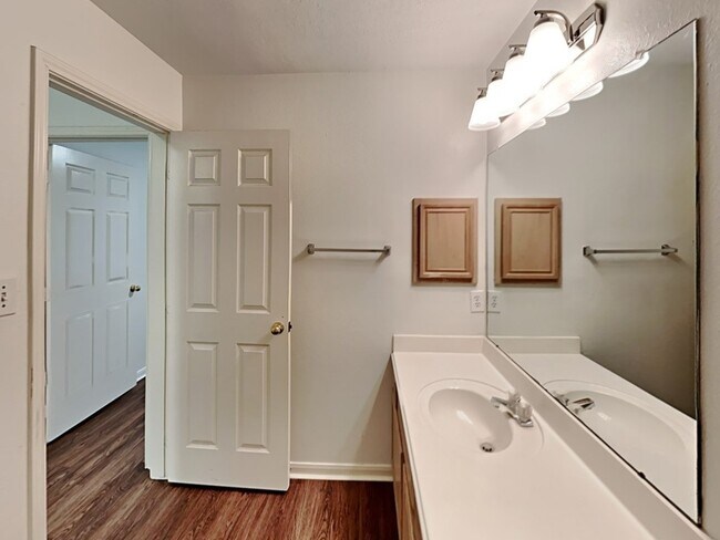 Building Photo - 31442 Camden Village Dr
