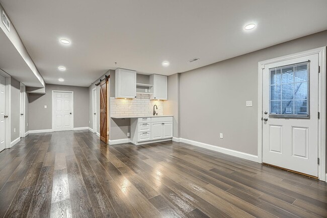 Building Photo - 601 Long Wall Dr