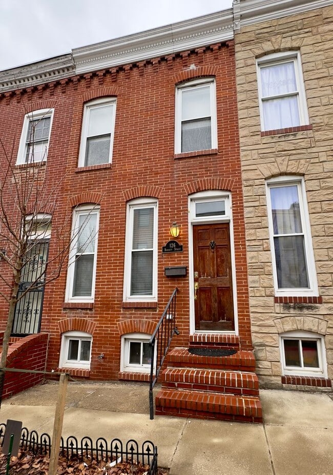 Building Photo - Charming 2 Bedroom/2.5 Bathroom in South Baltimore, MD!