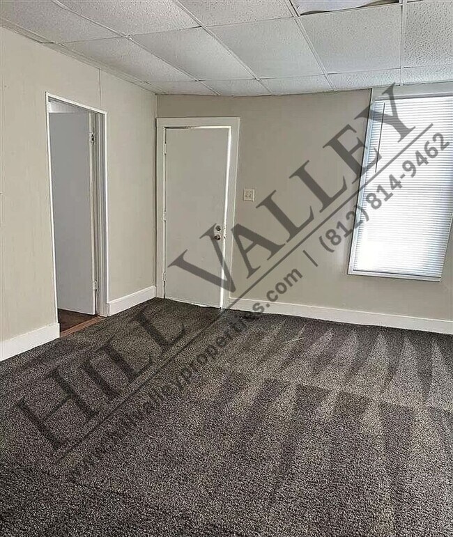 Building Photo - Two Bedroom Home