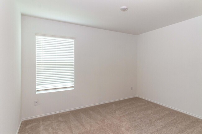 Building Photo - 404 Dewberry Dr