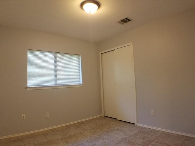 Building Photo - 8310 Los Ranchos Dr