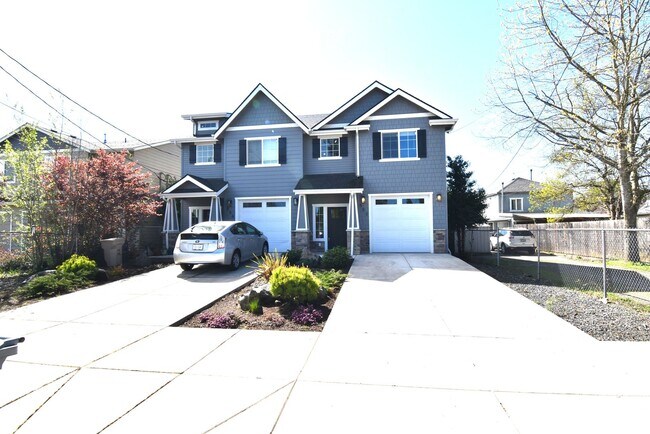 Building Photo - 556-558 Harrison St.