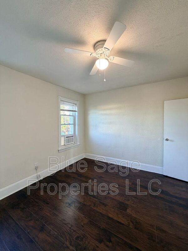 Building Photo - 758 Saville Ave