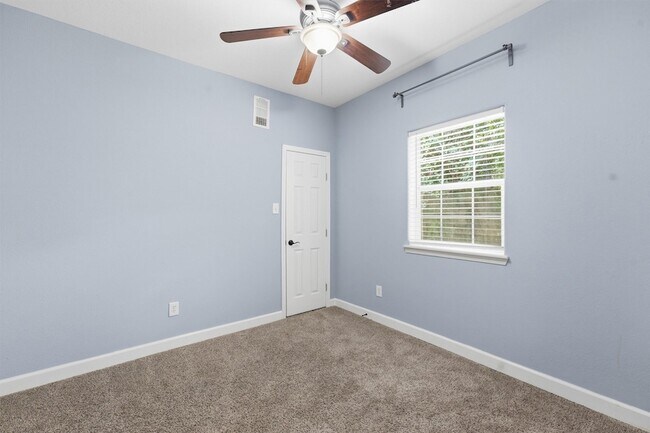 Building Photo - 15621 Northland Dr