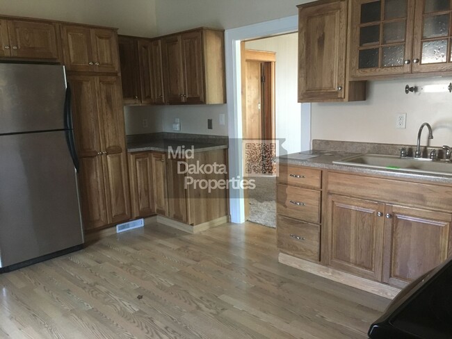 Building Photo - 517 N Duff-3 Bedroom House