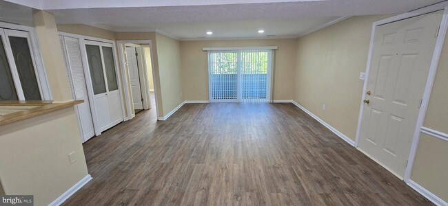 Building Photo - 1625 Carriage House Terrace