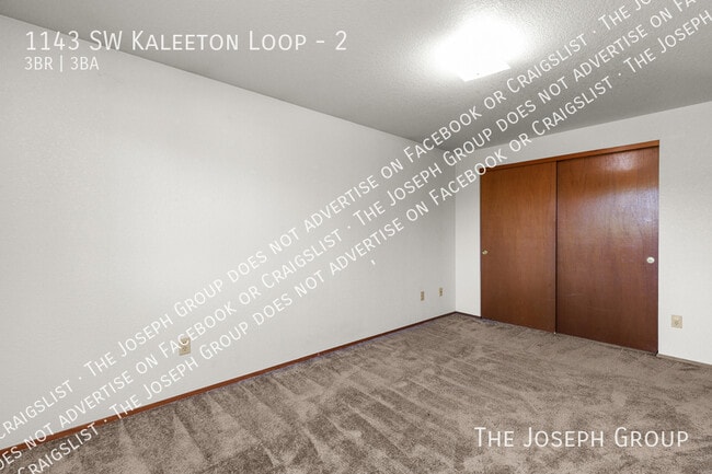 Building Photo - 1143 SW Kaleeton Loop