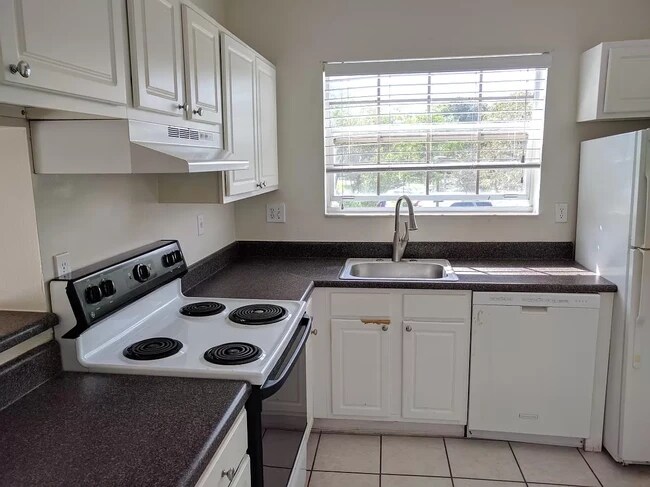 kitchen - 1881 NW 96th Ter