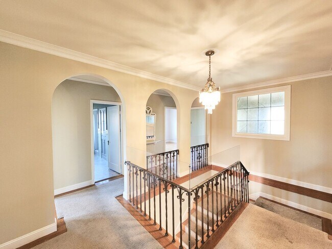 Building Photo - Elegant, spacious home in San Mateo