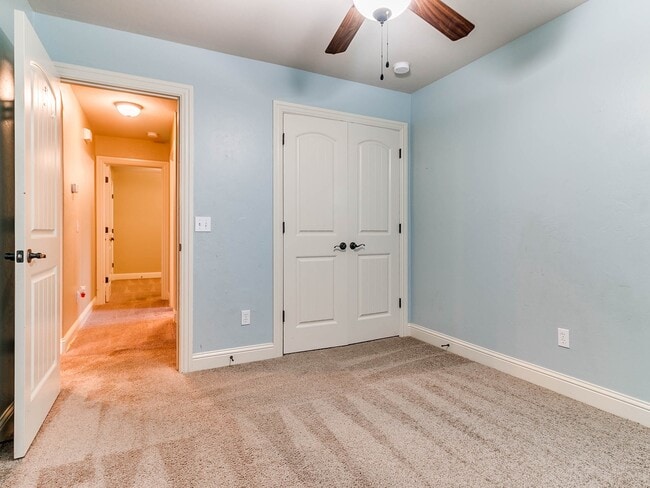 Building Photo - 4 Bedrooms/3Car/Edmond Schools -  Community Pool- Storm Shelter
