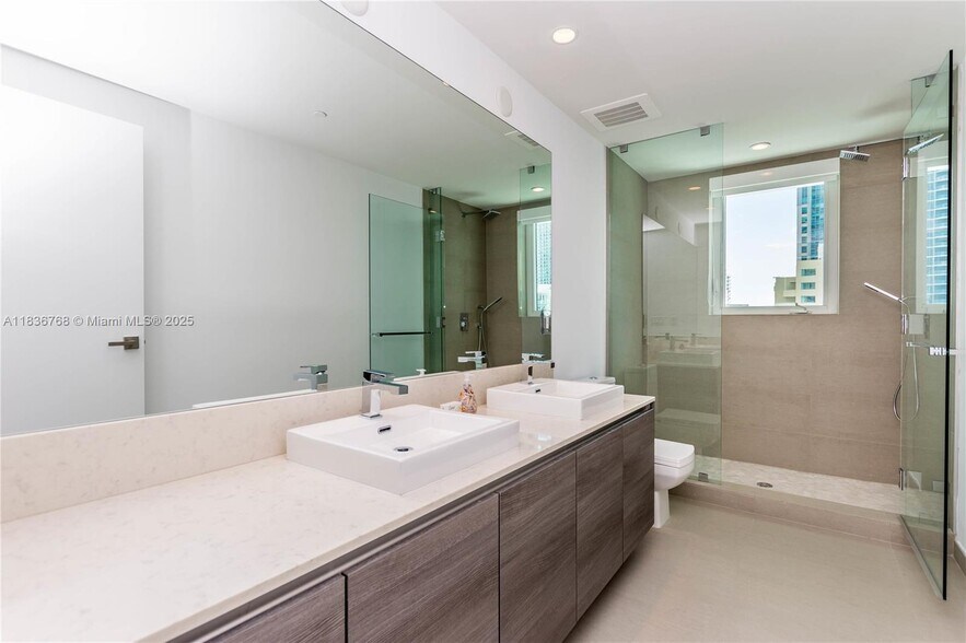 Building Photo - 1080 Brickell Ave