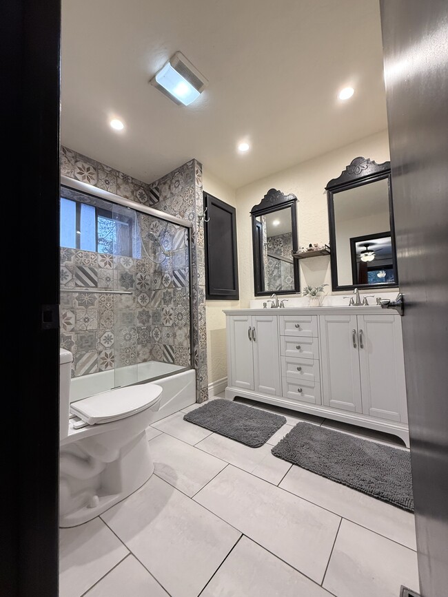 Building Photo - 27464 Meadow Dr