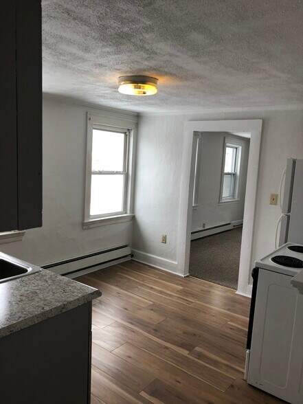 Building Photo - 40 Railroad St