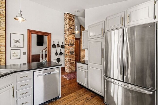 Building Photo - 704 24th Ave