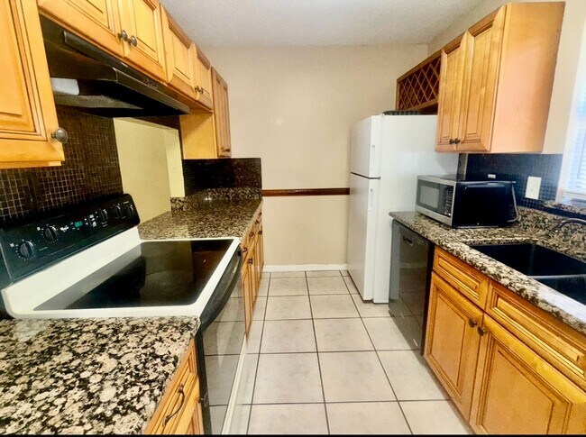 Building Photo - 1605 Shady Ridge Ct