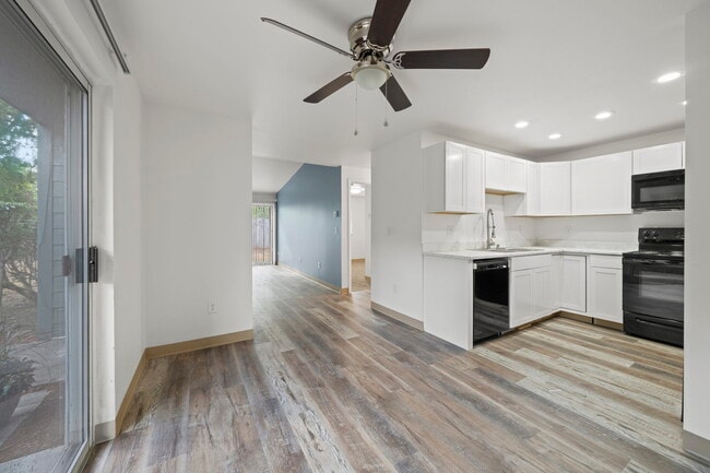 Building Photo - Pointe West Apartments | Port Orchard, WA