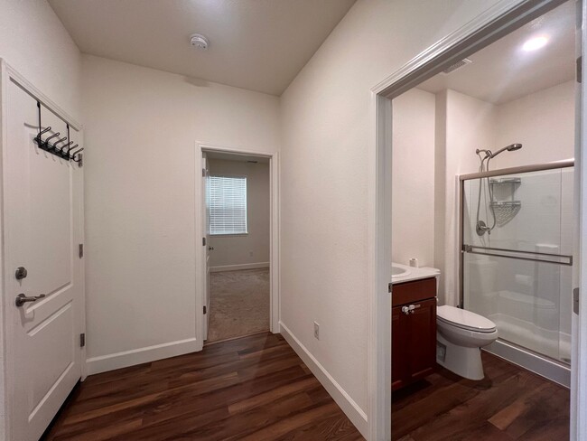 Building Photo - **MOVE-IN SPECIAL $500 OFF 1st Month** Lar...