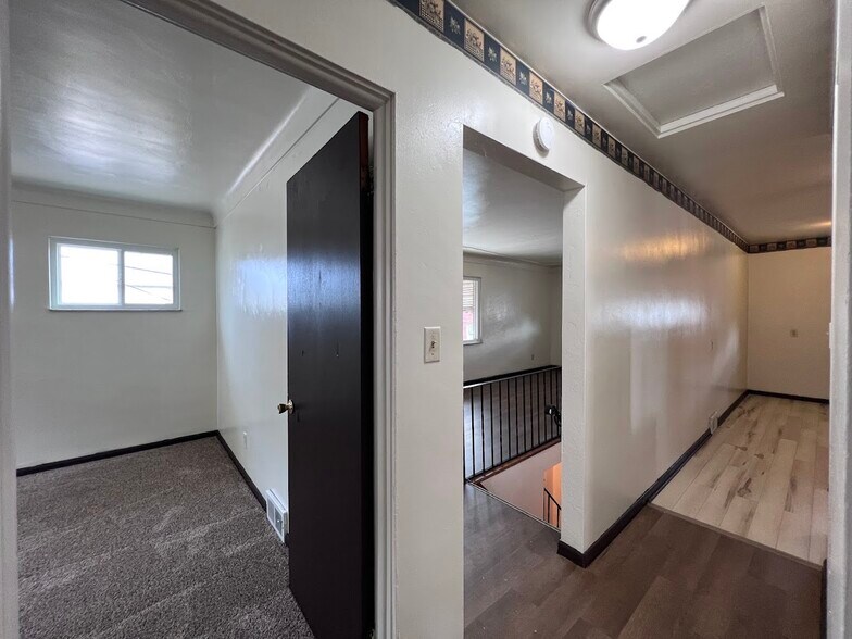 Building Photo - 609 8th St