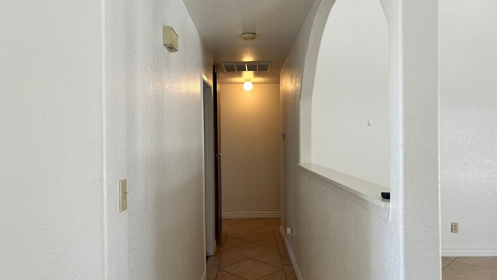 Building Photo - 1691 Yorktown Ct