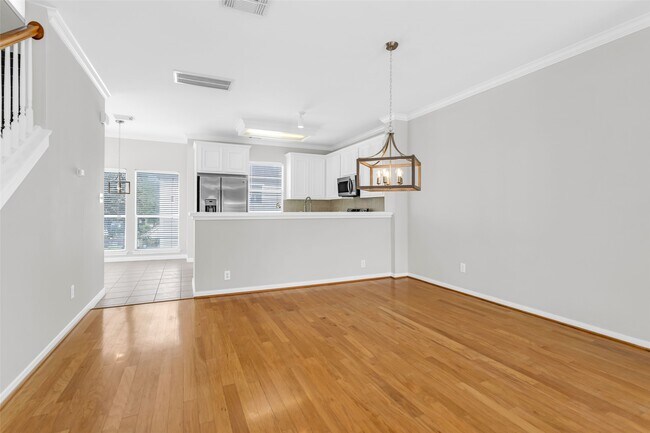Building Photo - 1725 Tuam St