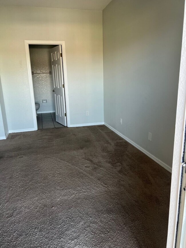 Building Photo - Villa Congress