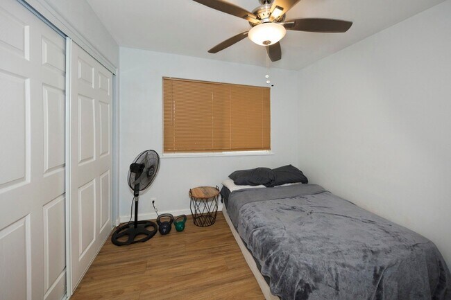 Small Room/Office - 15-2031 32nd Ave